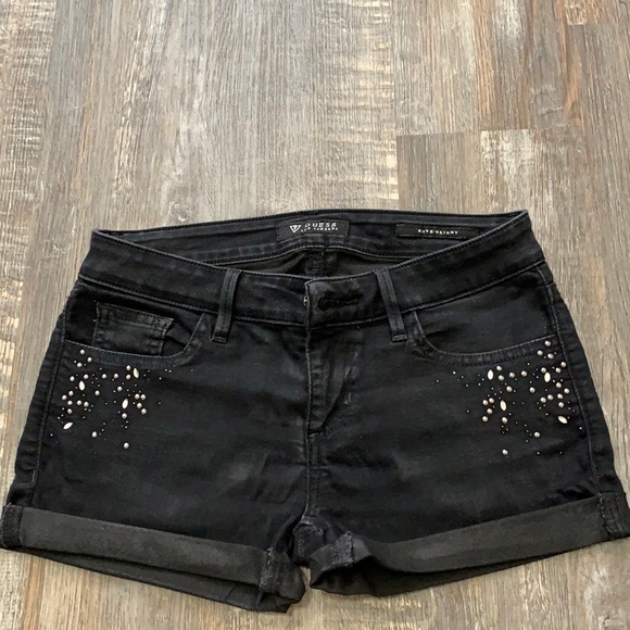 😊2/25 Guess cute shorts